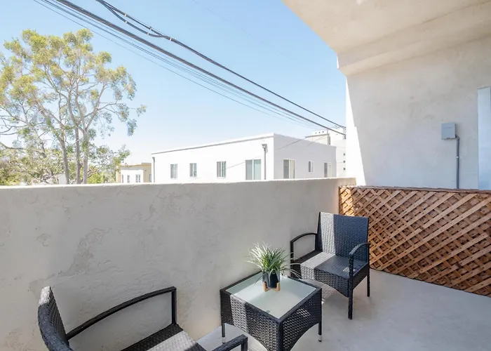 4048 Stylish Condo In Hillcrest Mission Hills